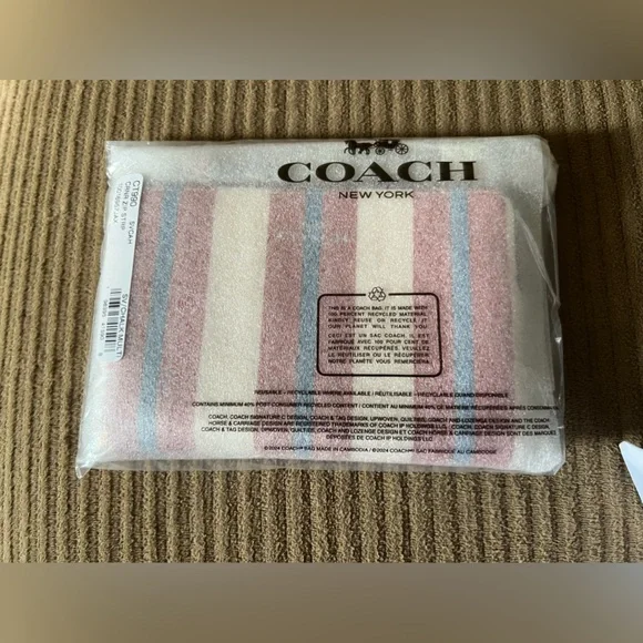 Coach Corner Zip Wristlet With Stripe Print nwt in packaging - Picture 4 of 5